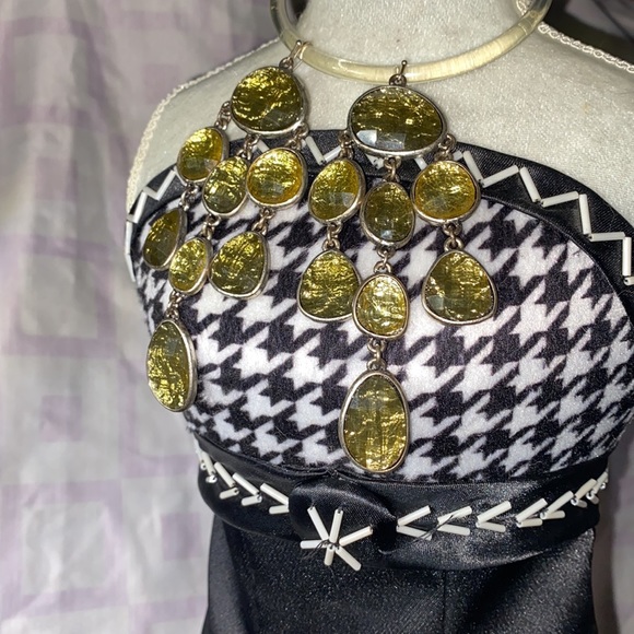 $5 when bundled- Vintage dangling earrings - Picture 3 of 4